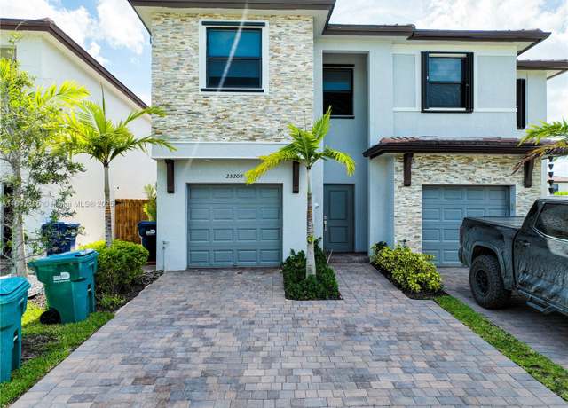 Property at 25208 SW 107th Ave, Homestead, FL 33032, 4 beds, 3.5 baths