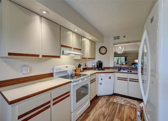 Property at 23344 Carolwood Ln #303, Boca Raton, FL 33428, 2 beds, 2 baths