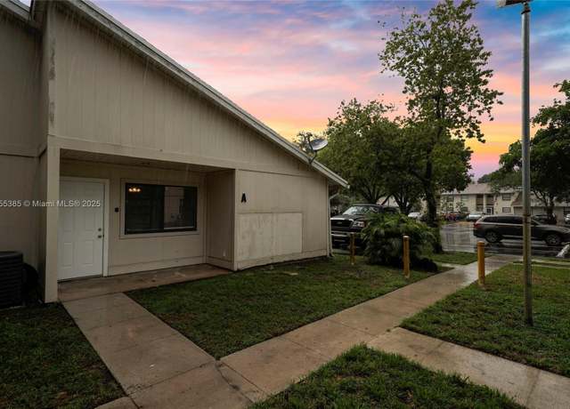 Property at 5320 Elmhurst Rd Unit A, West Palm Beach, FL 33417, 2 beds, 1 bath