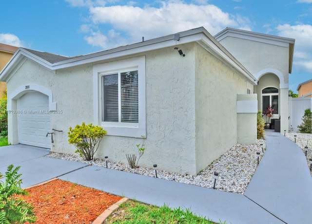 Property at 2810 River Run Cir E, Miramar, FL 33025, 3 beds, 2 baths