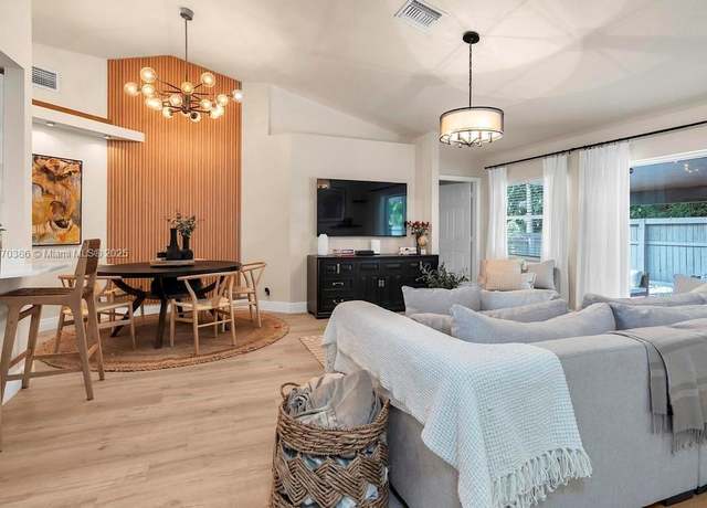 Property at 5397 Grande Palm Cir, Delray Beach, FL 33484, 3 beds, 2 baths