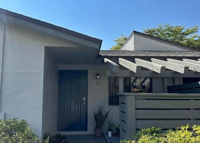 Property at 443 Lakeview Dr #5, Weston, FL 33326, 2 beds, 2 baths
