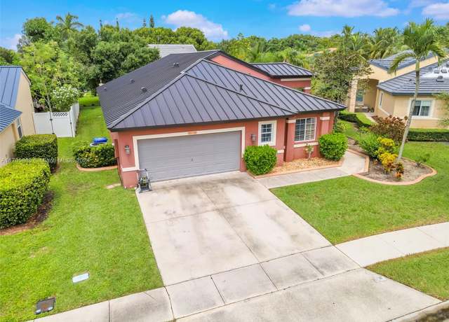 Property at 326 SW 162nd Ave, Pembroke Pines, FL 33027, 4 beds, 2.5 baths
