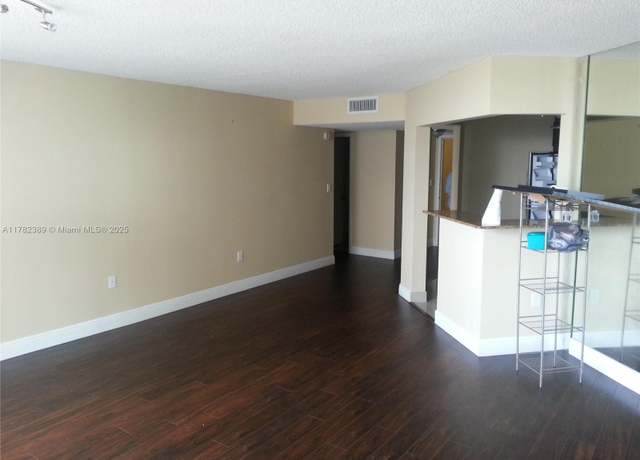 Property at 2750 NE 183rd St #2607, Aventura, FL 33160, 1 bed, 1.5 baths