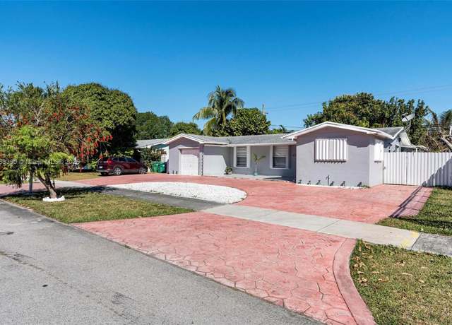 Property at 11261 SW 177th St, Miami, FL 33157, 4 beds, 3.5 baths