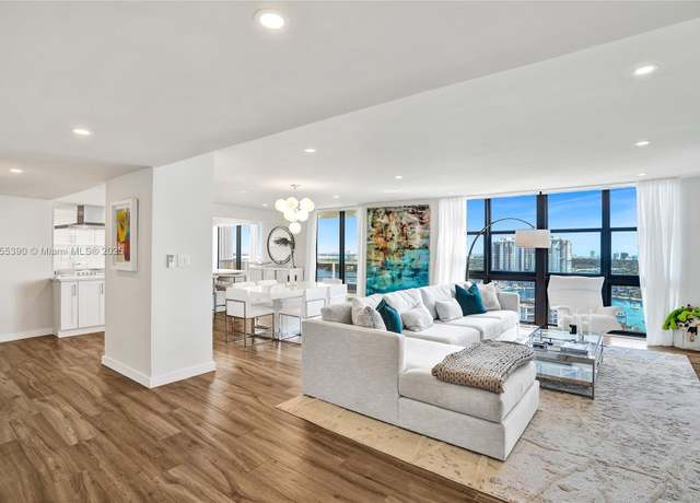 Property at 9 Island Ave #1814, Miami Beach, FL 33139, 3 beds, 3 baths