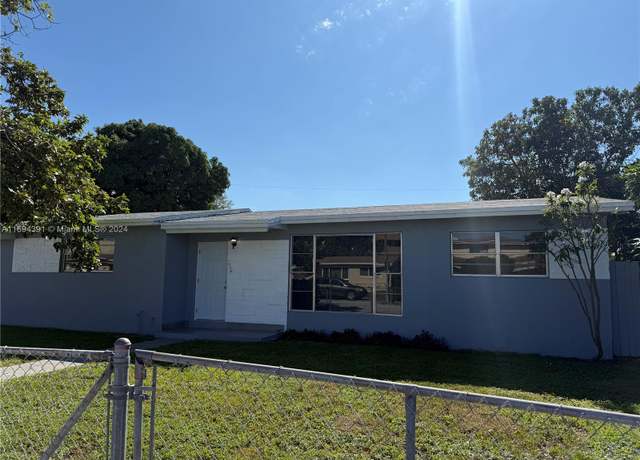 Property at 954 W 72nd Pl, Hialeah, FL 33014, 3 beds, 2 baths