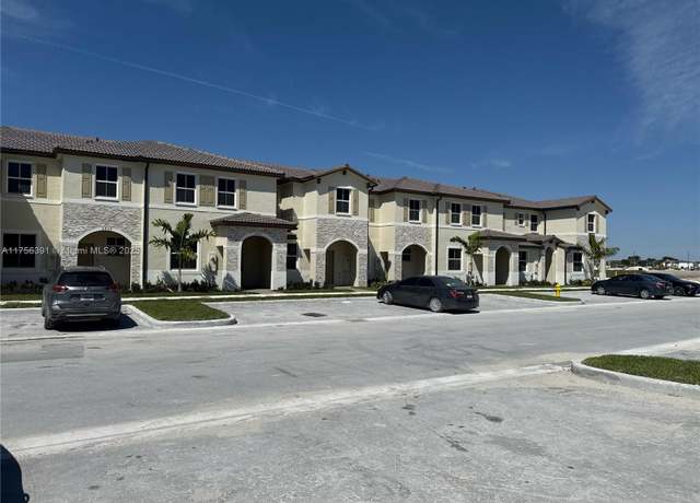 Property at 2851 SE 25th Rd, Homestead, FL 33035, 3 beds, 2.5 baths