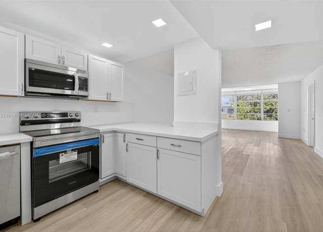 Property at 8305 Sunrise Lakes Blvd #104, Sunrise, FL 33322, 2 beds, 2 baths