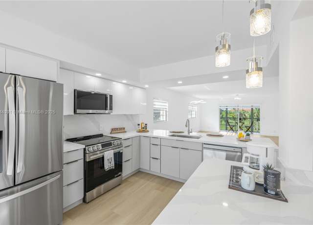 Property at 12900 SW 7th Ct Unit 301B, Pembroke Pines, FL 33027, 2 beds, 2 baths