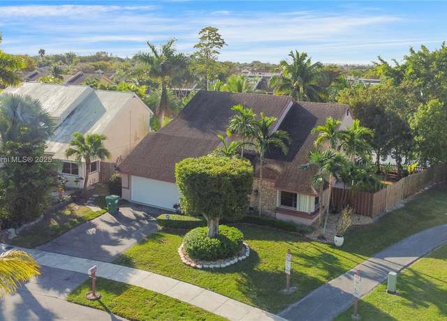 Property at 1240 S Fieldlark Ln, Homestead, FL 33035, 4 beds, 3 baths