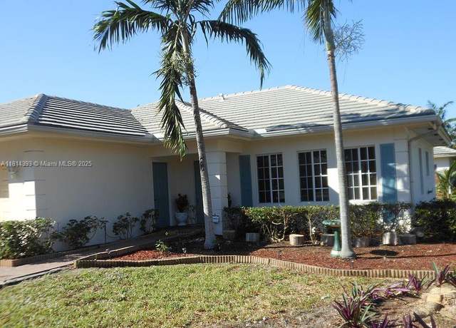 Property at 325 NW 17th Ave, Pompano Beach, FL 33069, 4 beds, 2 baths