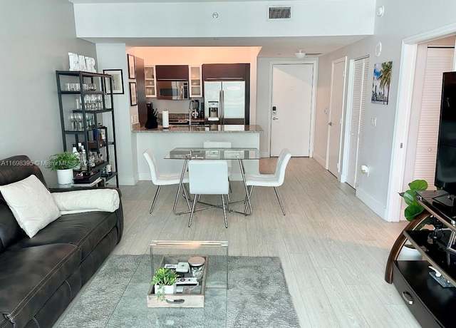Property at 950 Brickell Bay Dr #802, Miami, FL 33131, 1 bed, 1 bath