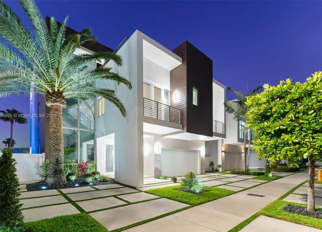 Property at 10561 NW 67th Ter, Doral, FL 33178, 5 beds, 5.5 baths