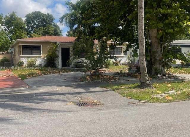 Property at 251 NE 170th St, North Miami Beach, FL 33162, 3 beds, 1.5 baths