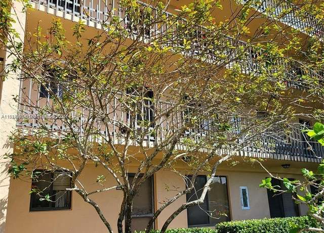 Property at 4820 W Lucerne Lakes Blvd W #305, Lake Worth, FL 33467, 1 bed, 1.5 baths