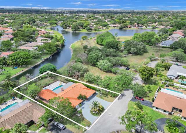 Property at 10060 NW 6th St, Coral Springs, FL 33071, 4 beds, 2.5 baths