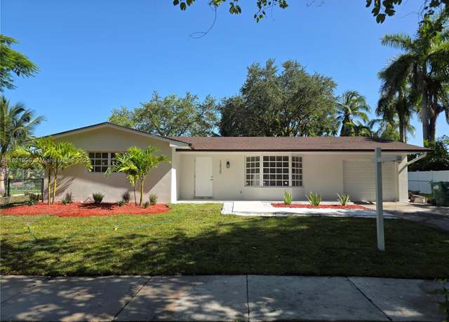 Property at 13920 Kendale Lakes Blvd, Miami, FL 33183, 3 beds, 2 baths