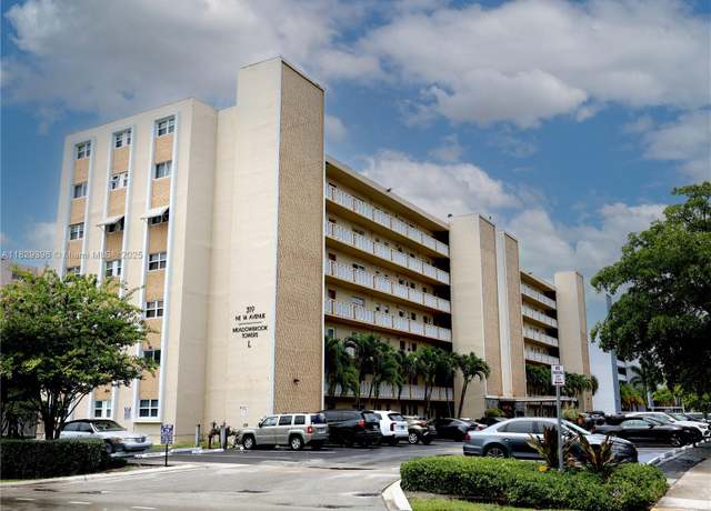 Property at 319 NE 14th Ave #505, Hallandale Beach, FL 33009, 1 bed, 1 bath