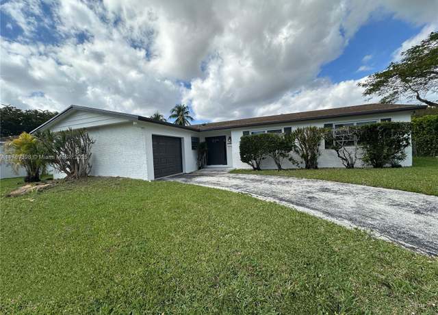 Property at 10475 SW 96th Ter, Kendall, FL 33176, 3 beds, 2 baths