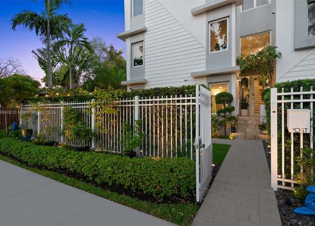Property at 306 NE 8th Ave #306, Fort Lauderdale, FL 33301, 3 beds, 3.5 baths