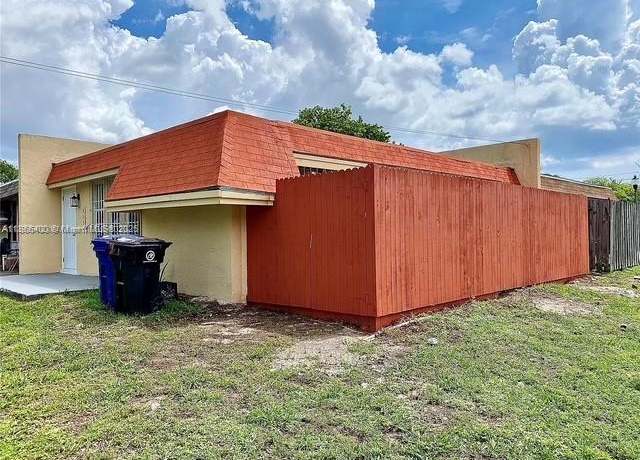 Property at 805 NW 13th St, Fort Lauderdale, FL 33311, 2 beds, 1 bath