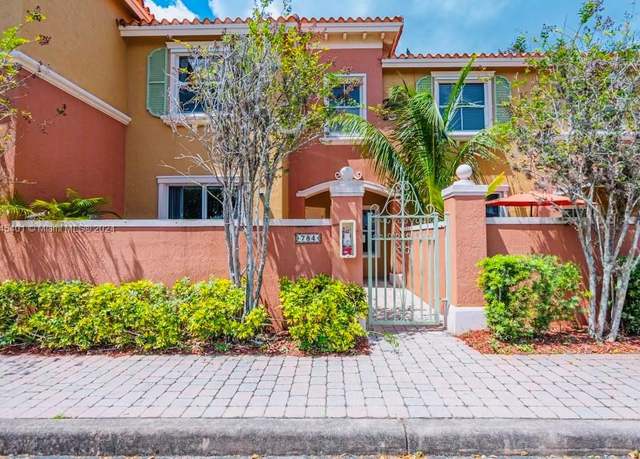 Property at 784 SW 106th Ave #1902, Pembroke Pines, FL 33025, 3 beds, 2.5 baths