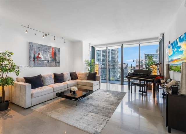Property at 68 SE 6th St #1704, Miami, FL 33131, 3 beds, 3.5 baths