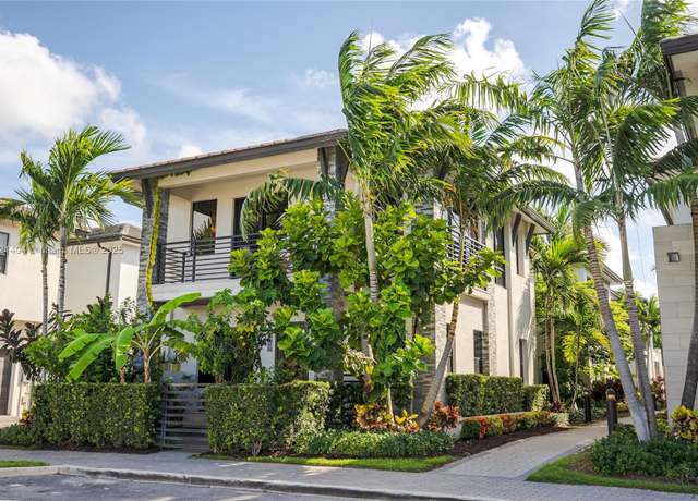 Property at 8217 NW 46th St, Doral, FL 33166, 3 beds, 3.5 baths