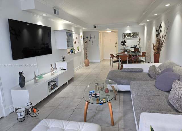 Property at 1000 Parkview Dr #114, Hallandale Beach, FL 33009, 2 beds, 1 bath