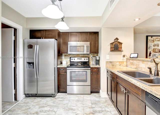 Property at 9715 NW 23rd Ct, Pembroke Pines, FL 33024, 3 beds, 2.5 baths