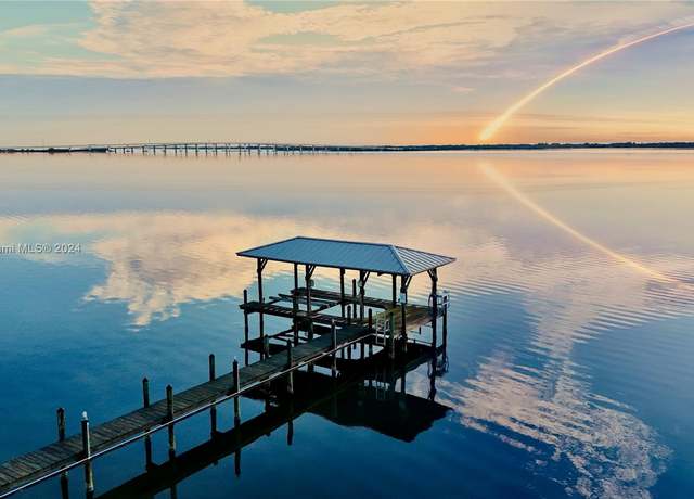 Property at 1613 N Indian River Dr, Cocoa, FL 32922, 5 beds, 6 baths