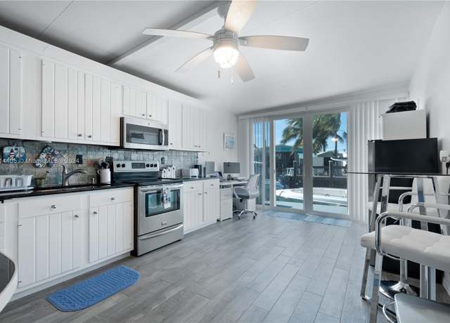 Property at 1361 Overseas Hwy E11, Marathon, FL 33050, 3 beds, 2 baths
