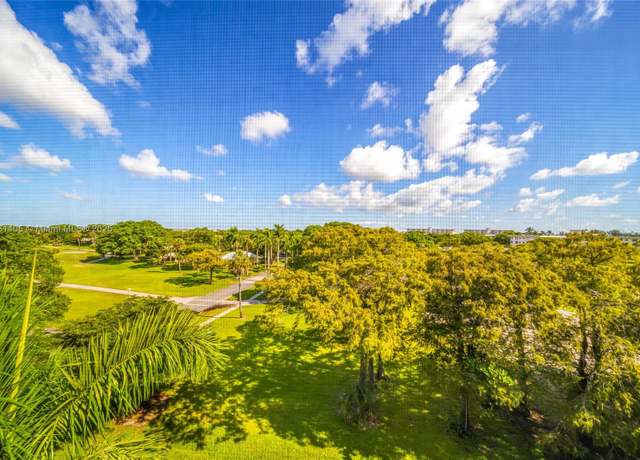 Property at 3600 Oaks Clubhouse Dr #501, Pompano Beach, FL 33069, 3 beds, 2 baths
