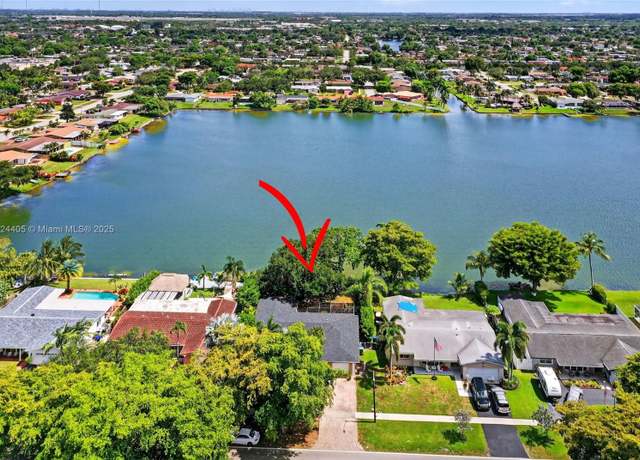 Property at 8320 Pasadena Blvd, Pembroke Pines, FL 33024, 3 beds, 2 baths