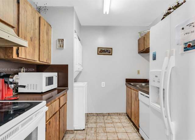 Property at 460 E 23rd St #219, Hialeah, FL 33013, 1 bed, 1.5 baths