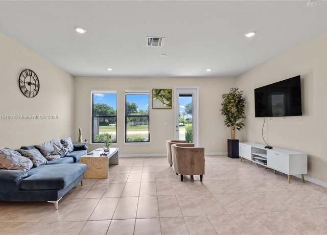 Property at 2156 S Appleton Cir S #2156, Oakland Park, FL 33309, 3 beds, 2.5 baths