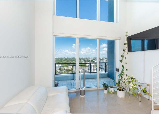 Property at 60 SW 13th St #2609, Miami, FL 33130, 1 bed, 1.5 baths