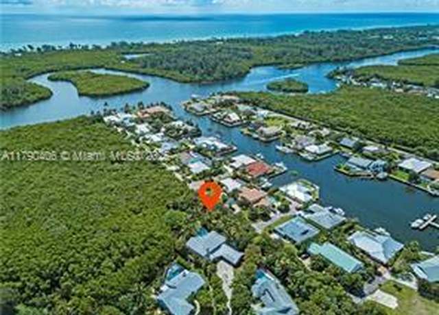 Property at 10737 SE Seaspray Ct, Hobe Sound, FL 33455, 5 beds, 4 baths