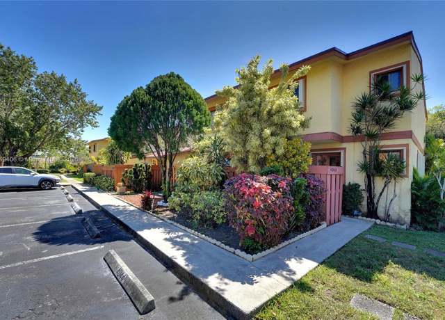 Property at 7777 Grande St, Sunrise, FL 33351, 14 beds, 10 baths