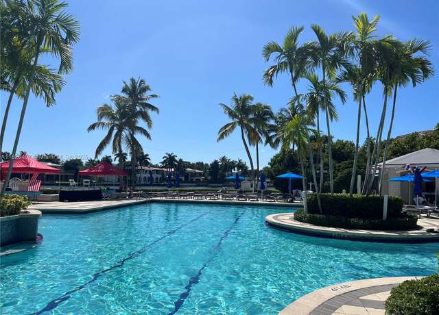 Property at 21050 Point Pl #702, Aventura, FL 33180, 3 beds, 2.5 baths