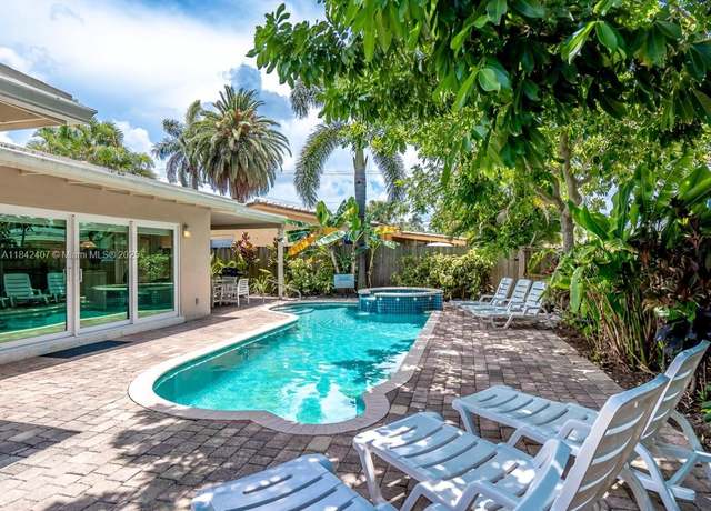 Property at 906 N 13th Ave, Hollywood, FL 33019, 4 beds, 2 baths
