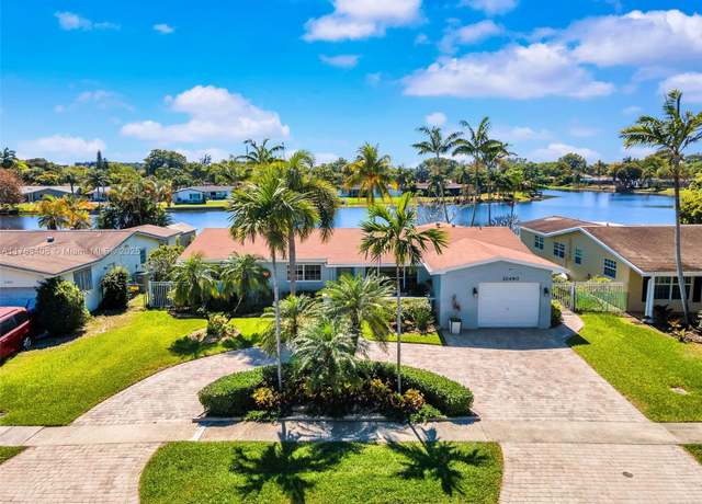 Property at 10490 NW 18th Pl, Pembroke Pines, FL 33026, 4 beds, 2 baths