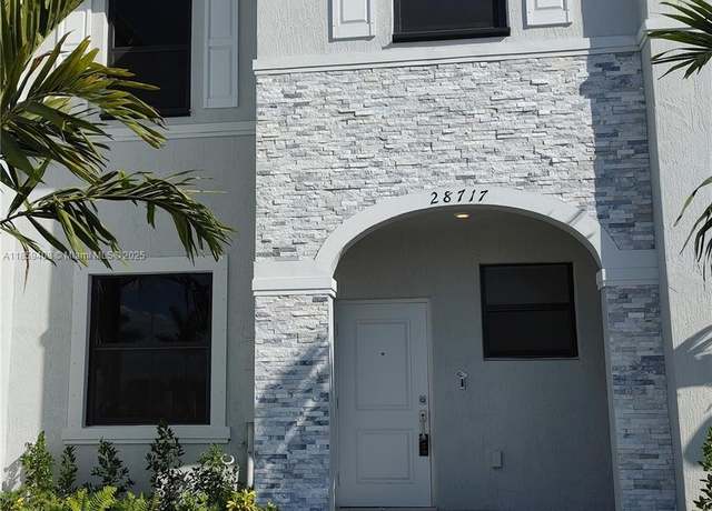 Property at 28717 SW 132nd Pl, Homestead, FL 33033, 3 beds, 2.5 baths