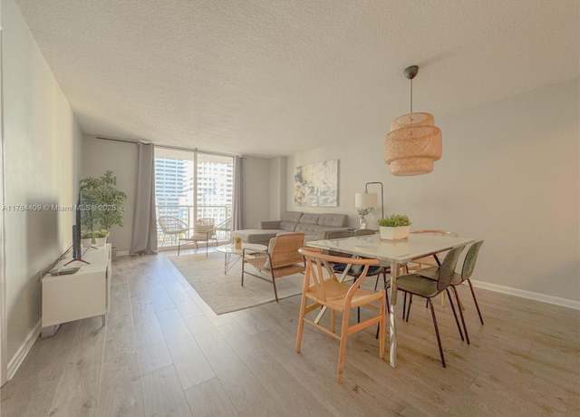 Property at 1200 Brickell Bay Dr #1504, Miami, FL 33131, 1 bed, 1 bath
