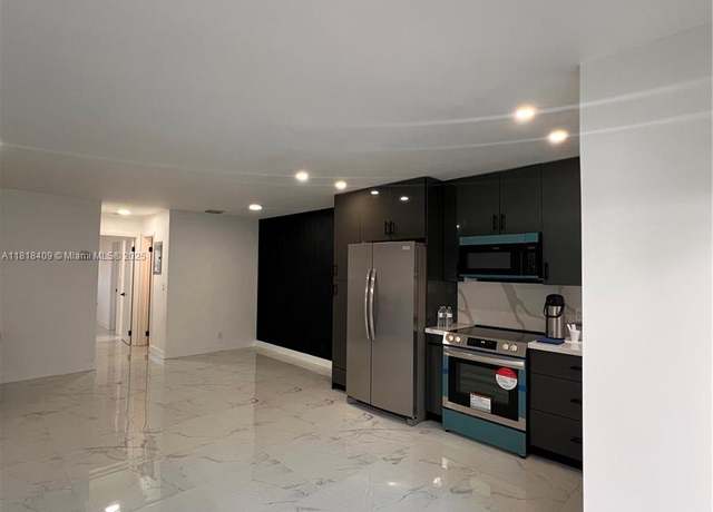 Property at 1818 Rodman St Unit 2D, Hollywood, FL 33020, 1 bed, 1.5 baths
