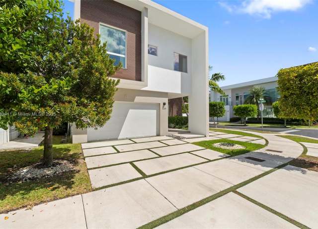 Property at 10431 NW 68th Ter, Doral, FL 33178, 5 beds, 4.5 baths
