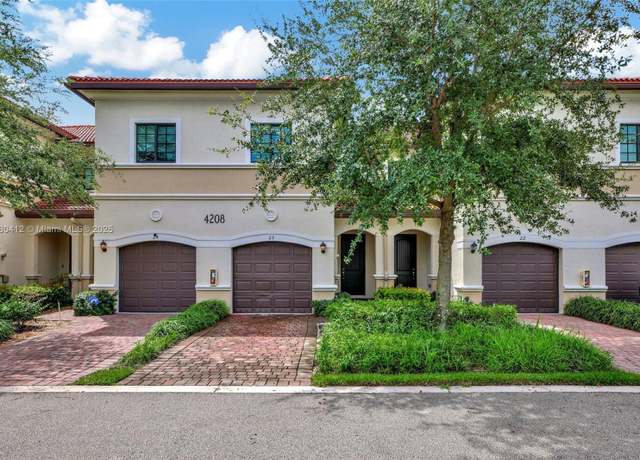 Property at 4208 N Dixie Hwy #23, Oakland Park, FL 33334, 3 beds, 2.5 baths