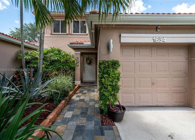 Property at 1654 SW 109th Ter, Davie, FL 33324, 3 beds, 2.5 baths