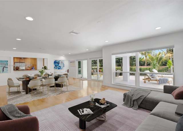 Property at 22071 W Soliel Cir W, Boca Raton, FL 33433, 3 beds, 2 baths